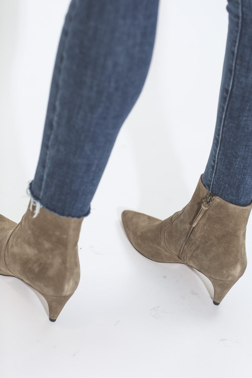 Mother Denim Looker Ankle Fray  Girl Cruch 