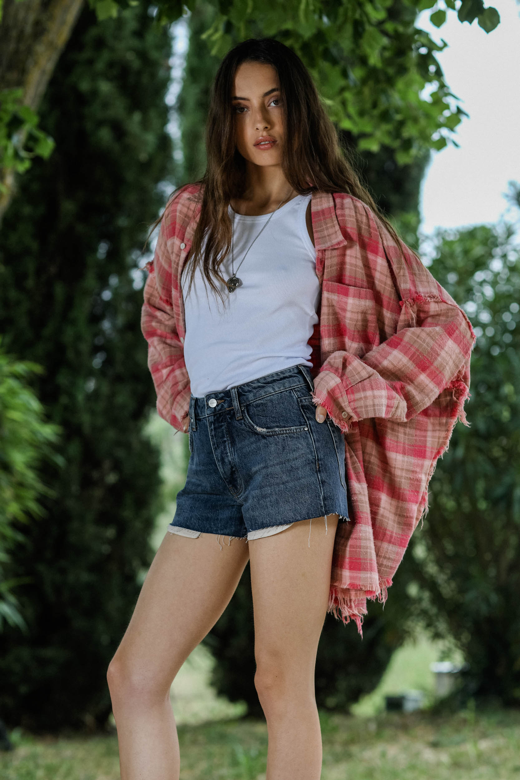Chemise oversize à carreaux rose en coton gratté r13. Détail coutures bord franc. 