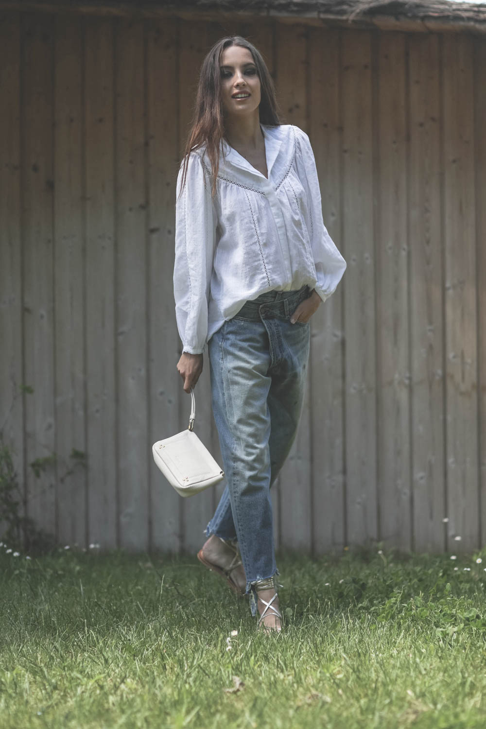 Chemise manches longues en coton blanc Leonard Marant Etoile. Porté face.