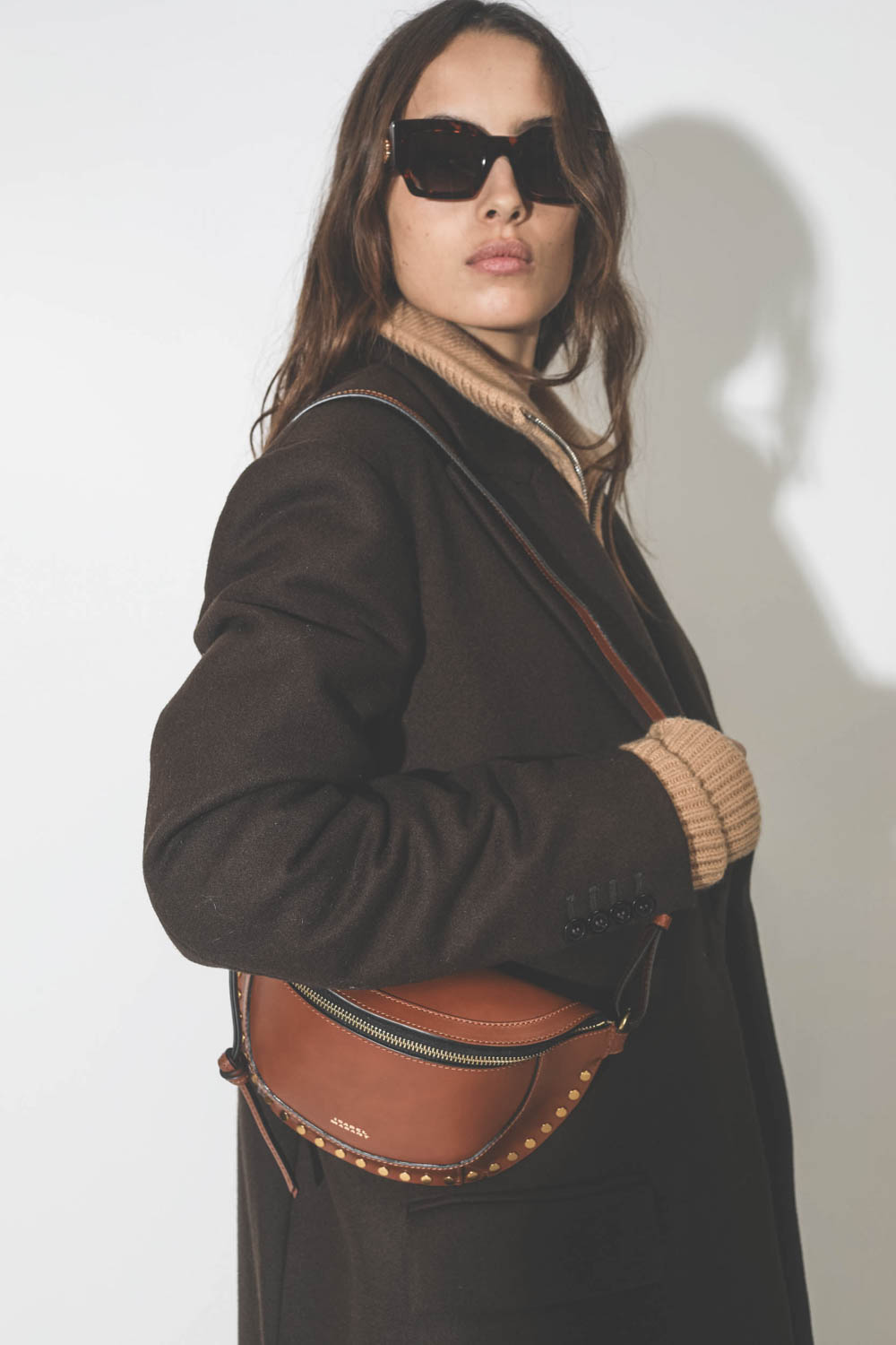 Sac banane en cuir cognac Skano Isabel Marant. Porté épaule.