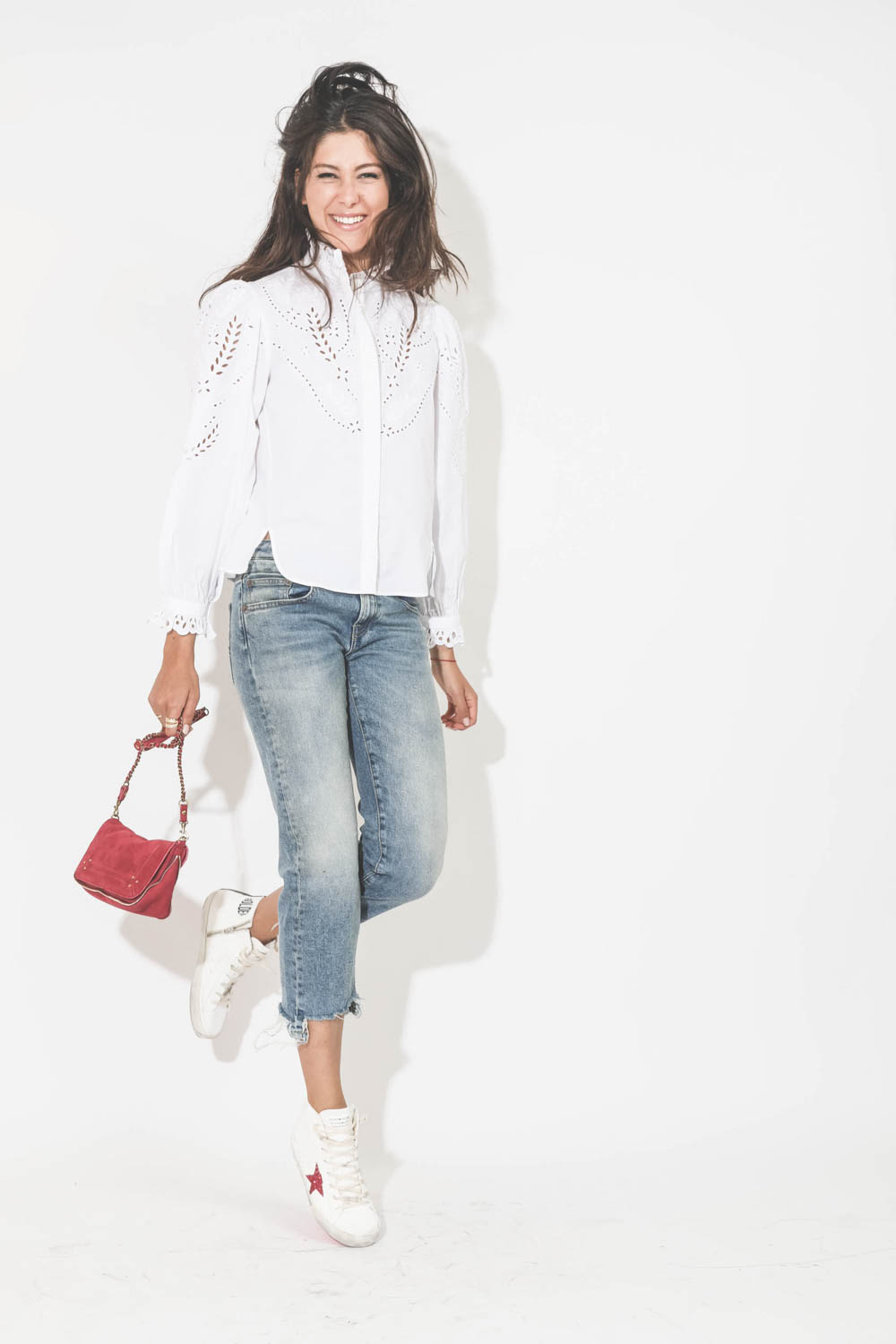 Baskets en cuir blanc lacets + zip étoile rose à paillettes Francy 11540 Golden Goose. Porté avec un jean court.