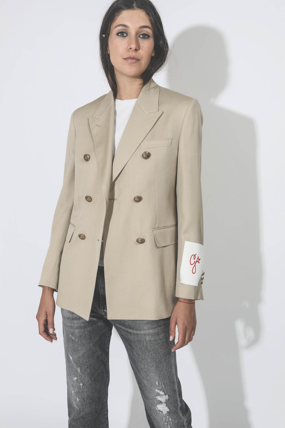 Veste double boutonnage en laine froide beige clair Golden Goose. Détail du col.