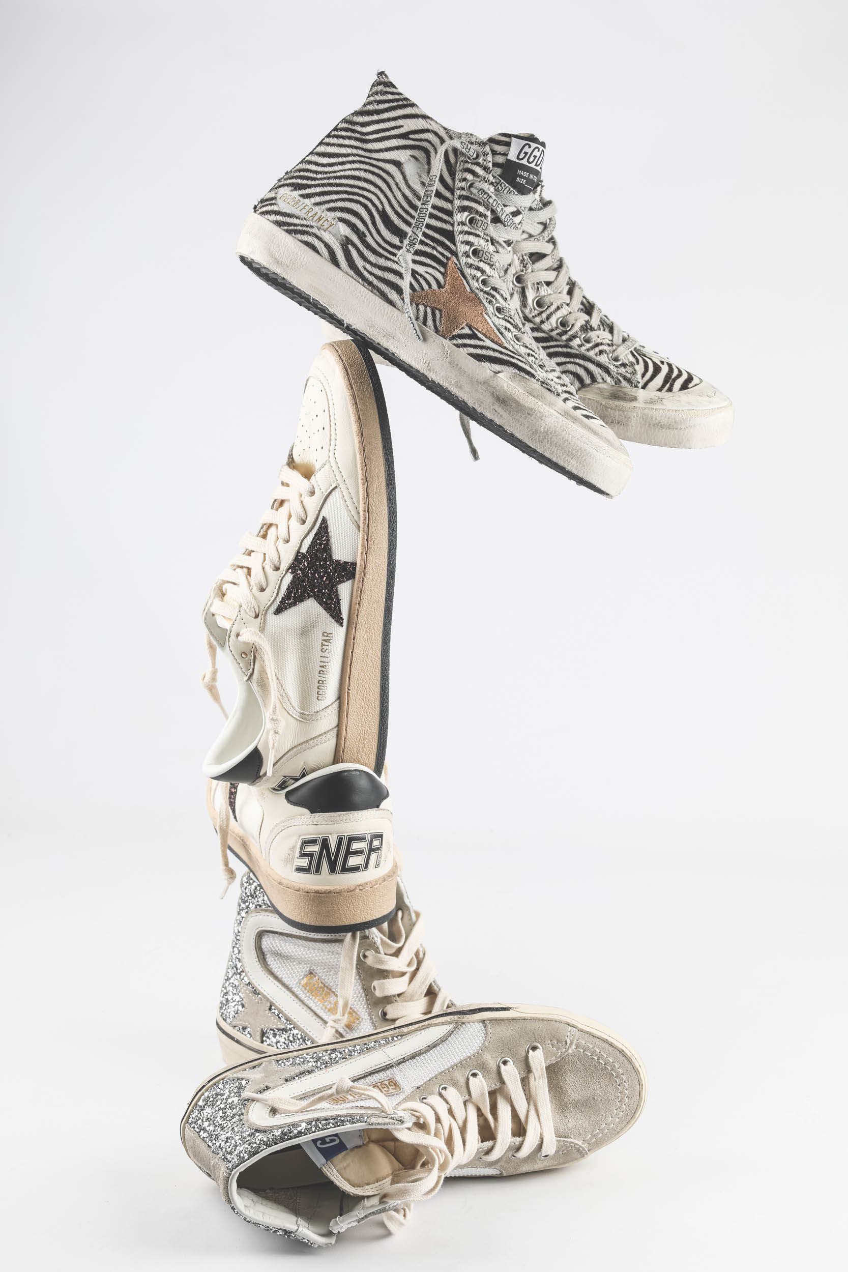 Sneakers Slide blanche et paillettes argent étoile écru Golden Goose. 