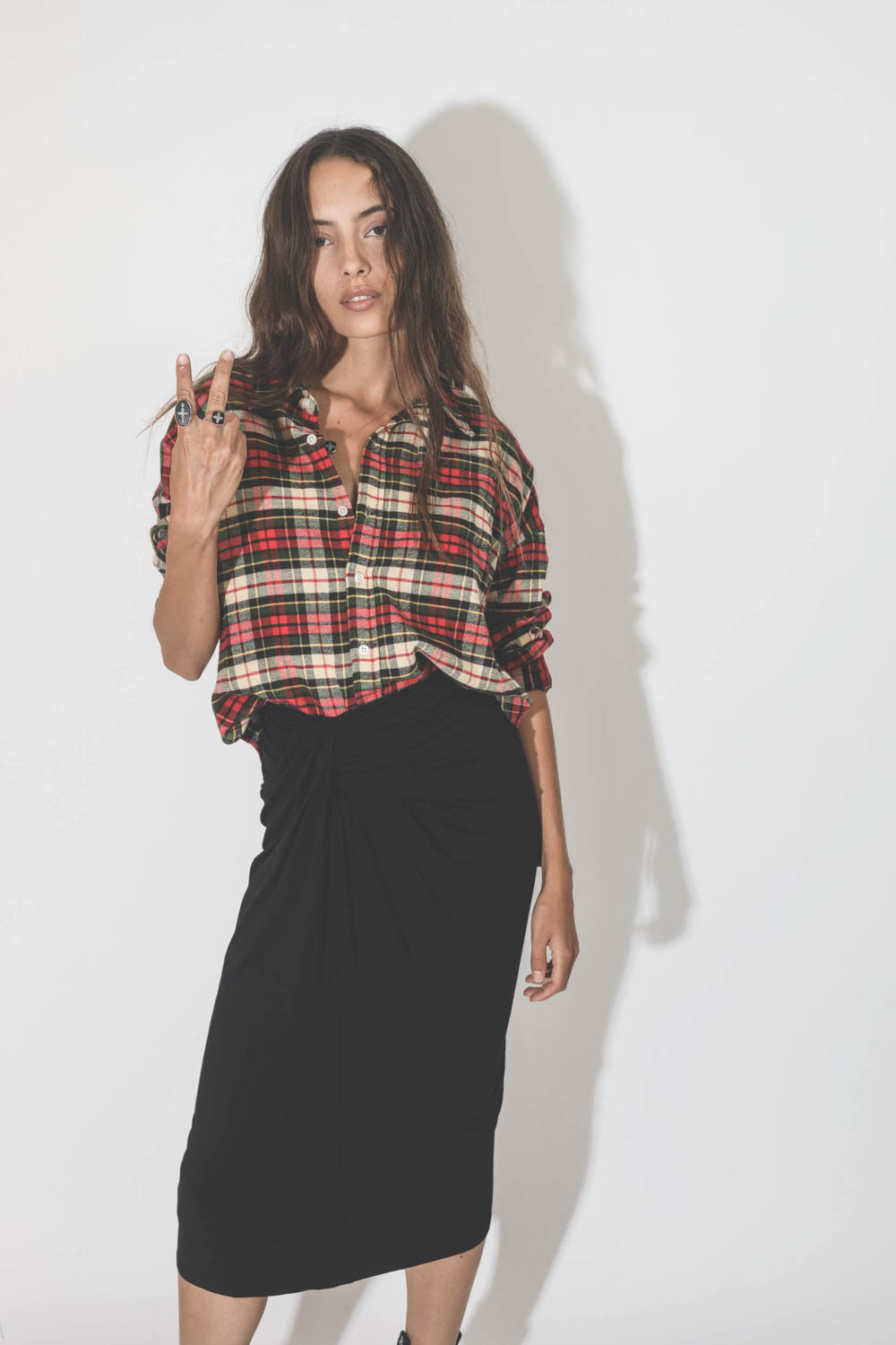 Jupe Midi en jersey noir drapé devant Jeldia Marant Etoile. Détail du drapé. 