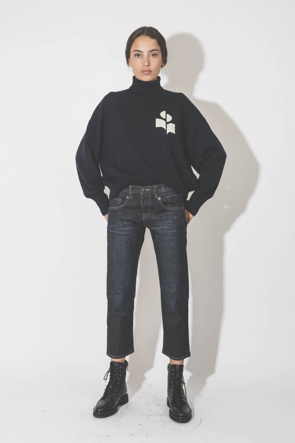 Boots en cuir noires &agrave; lacets Golden Goose. Port&eacute; de face.