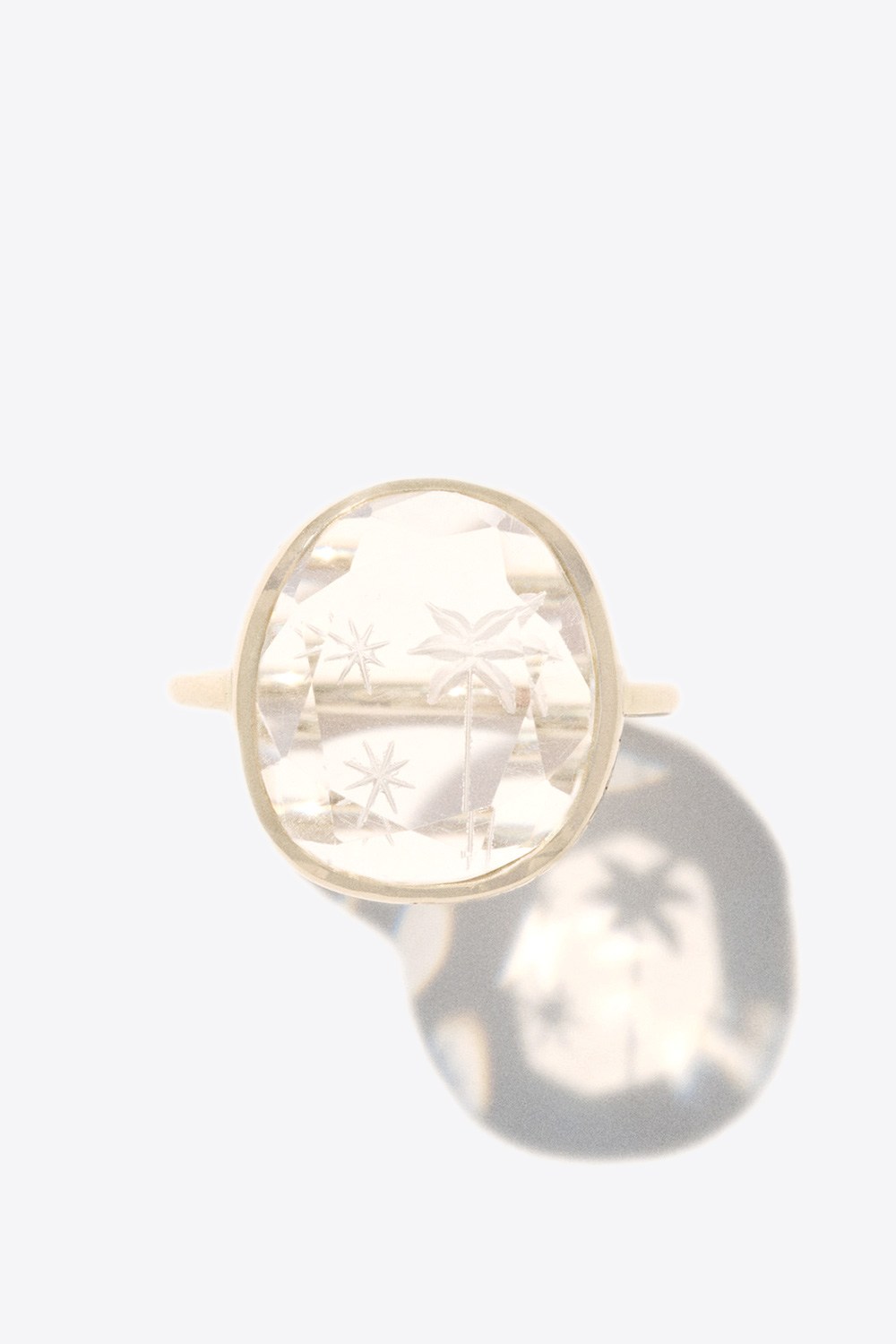 Produit Bague Alba Pascale Monvoisin en or jaune avec pierre cristal de roche.  Vue cristal. 