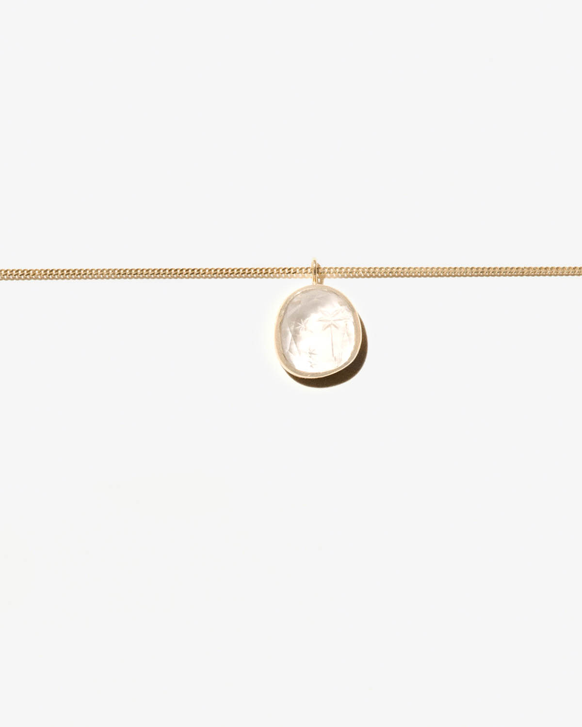 Collier Alba N°1 Pascale Monvoisin en or jaune avec pendentif cristal de roche gravé à la main. 
