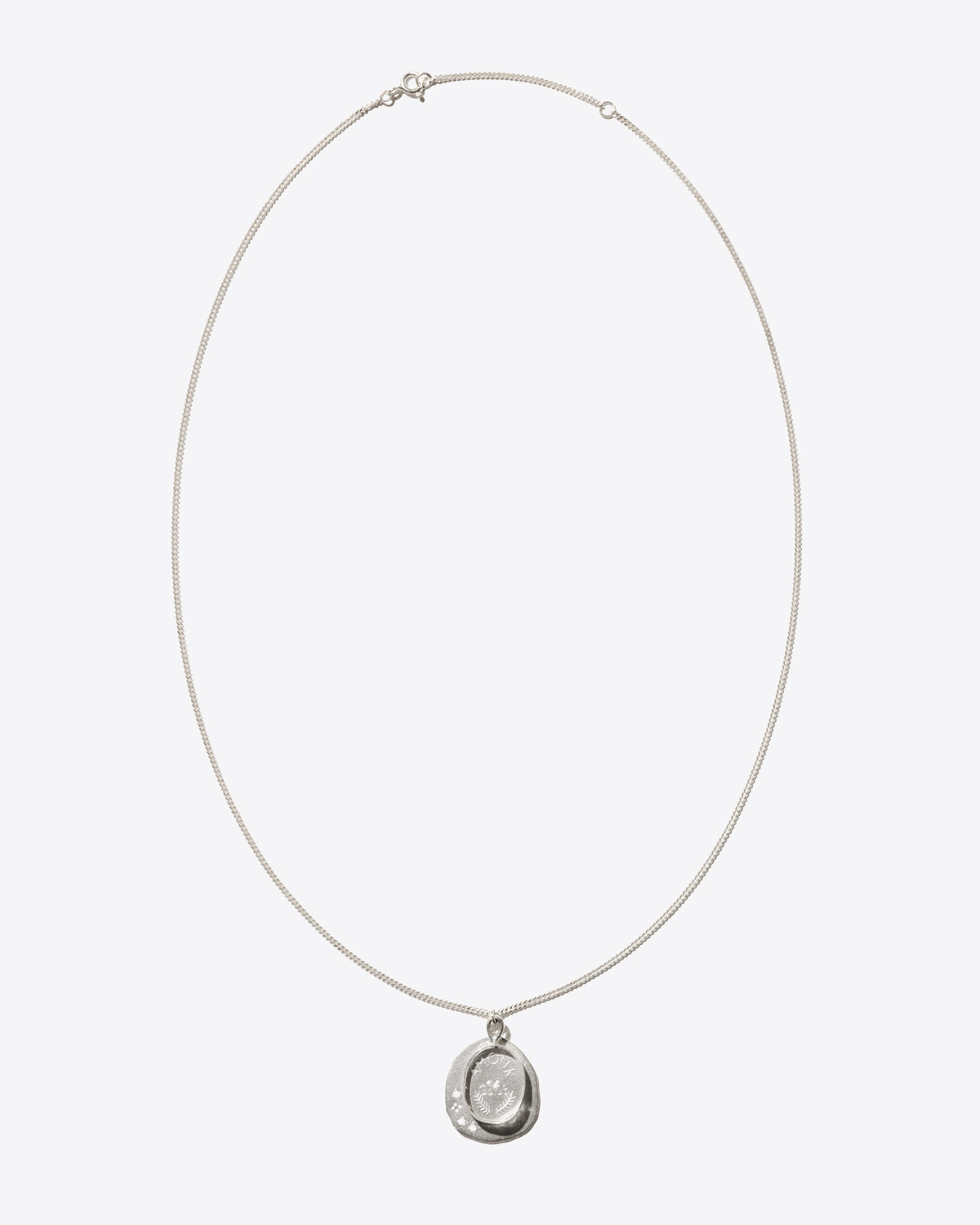 Produit Collier en argent Pascale Monvoisin avec deux médailles, l'une sertie de diamants et l'autre en cristal de roche gravé 'AMOUR' - L'Amour pendentif. 