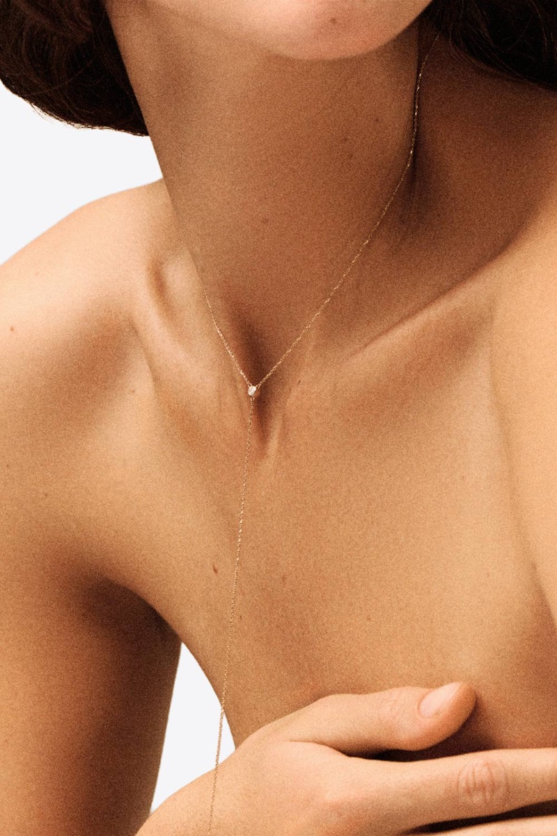 Produit Collier Dune Pascale Monvoisin en or jaune, 9 carats, diamant, porté de face.