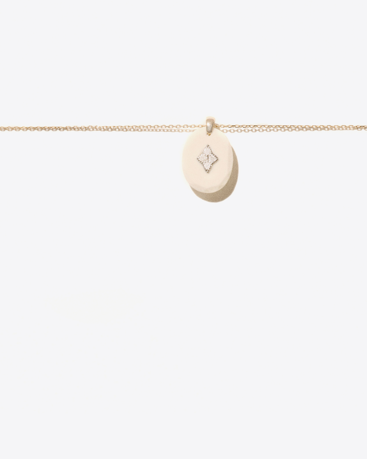 Produit Collier Gina Pascale Monvoisin avec chaine en or et pendentif blanc et diamants.