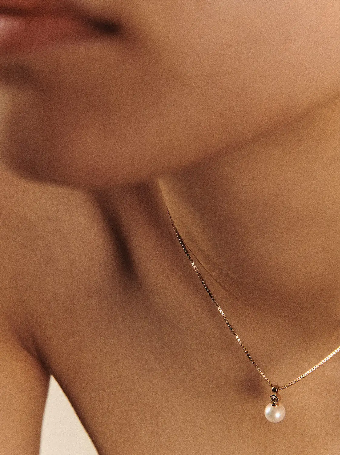 Collier avec pendentif perle Martha N°1 Pascale Monvoisin en or jaune. 