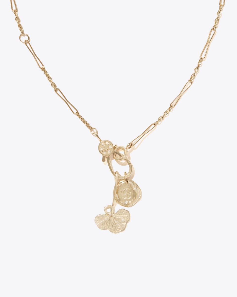 Pendentif Initiale N&deg;6 Pascale Monvoisin en or jaune et diamant, pr&eacute;sent&eacute; avec le collier Marcia Pascale Monvoisin.