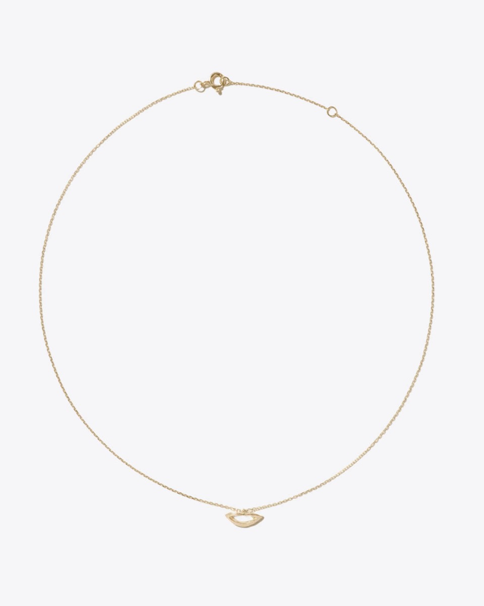 Collier Noor N&deg;1 Pascale Monvoisin en or jaune et diamant, vu de face. D&eacute;tail de la cha&icirc;ne avec son fermoir ajustable.