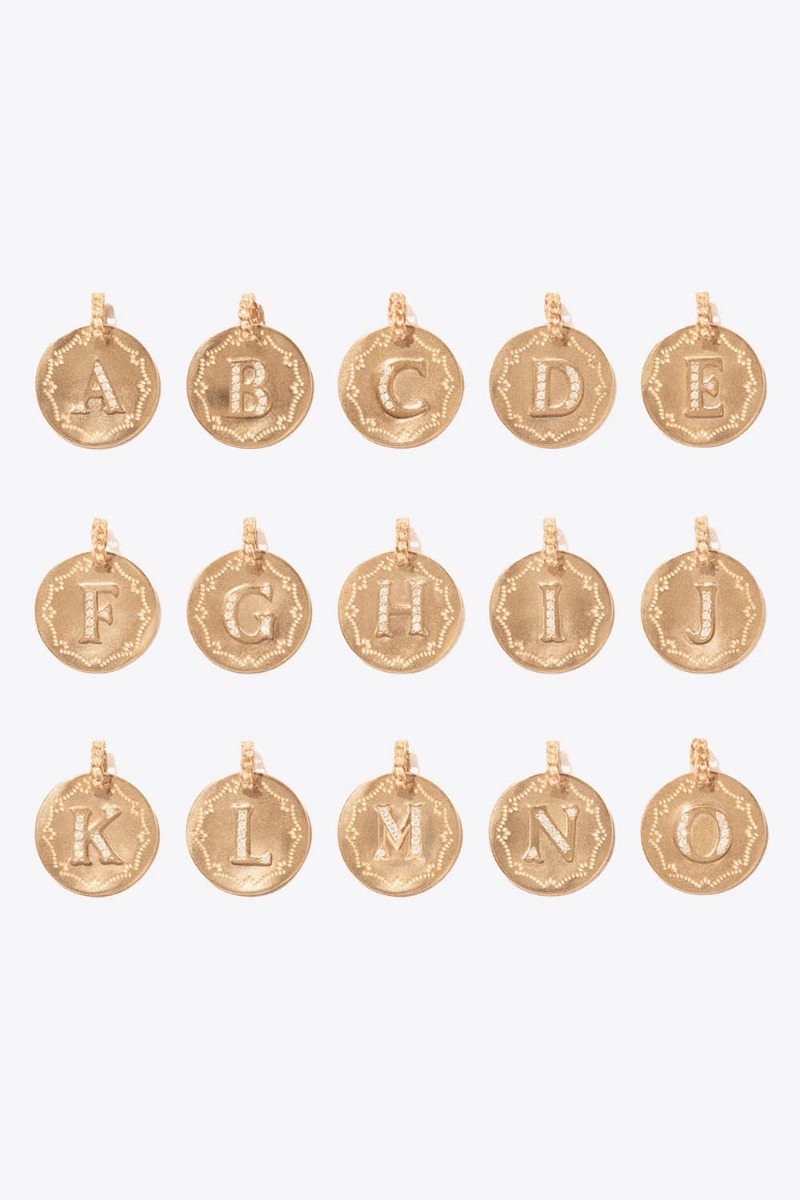 Pendentif Alphabet Pascale Monvoisin en or jaune et diamant, vu de face. Lettres de l'alphabet sur commande.