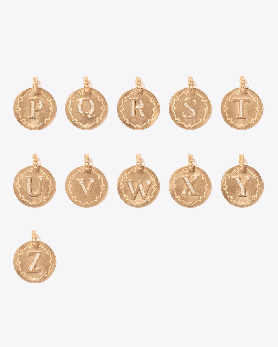 Pendentif Alphabet Pascale Monvoisin en or jaune et diamant, vu de face. Lettres de l'alphabet sur commande.