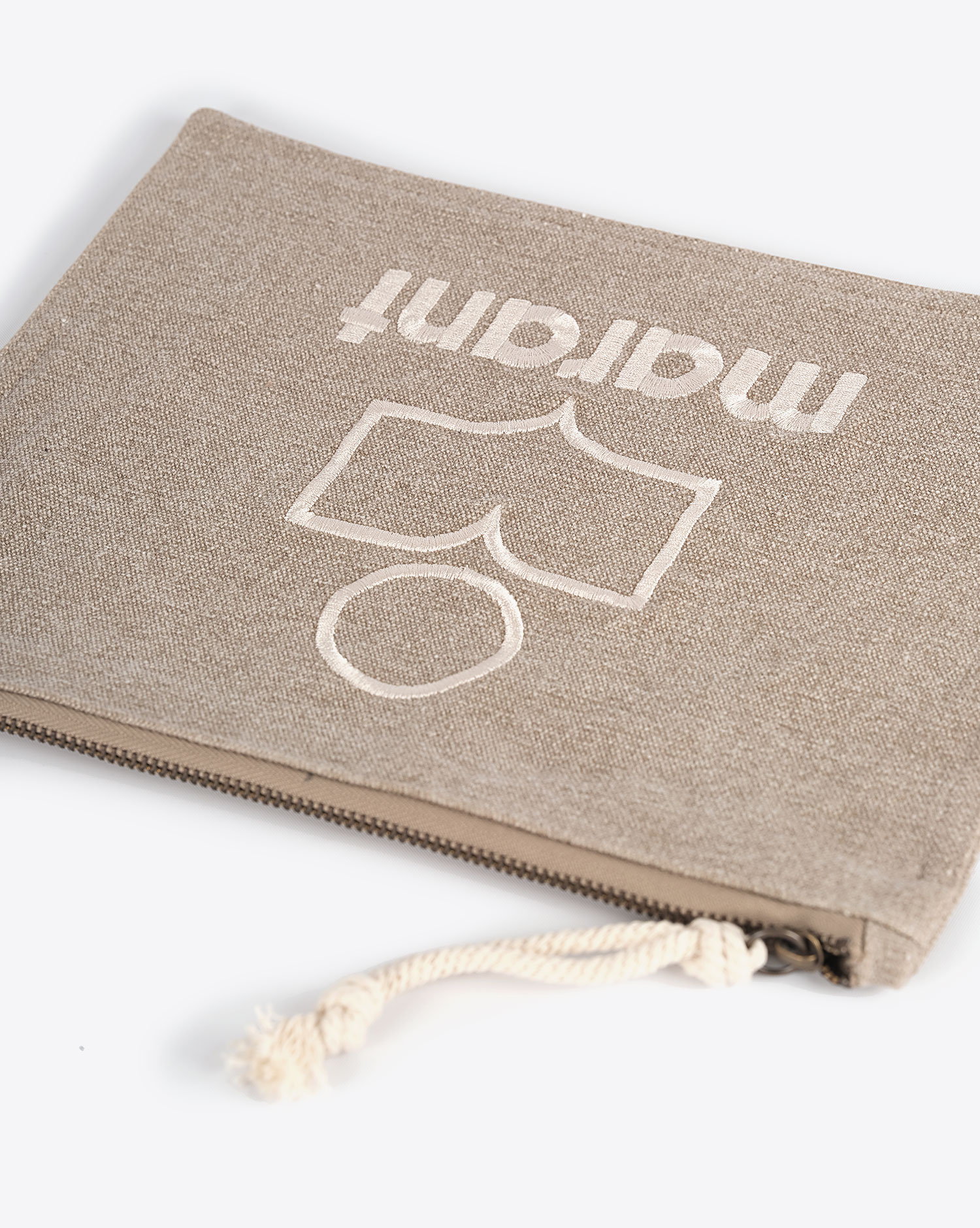 Produit Pochette Netia avec logo Isabel Marant en coton beige. 
