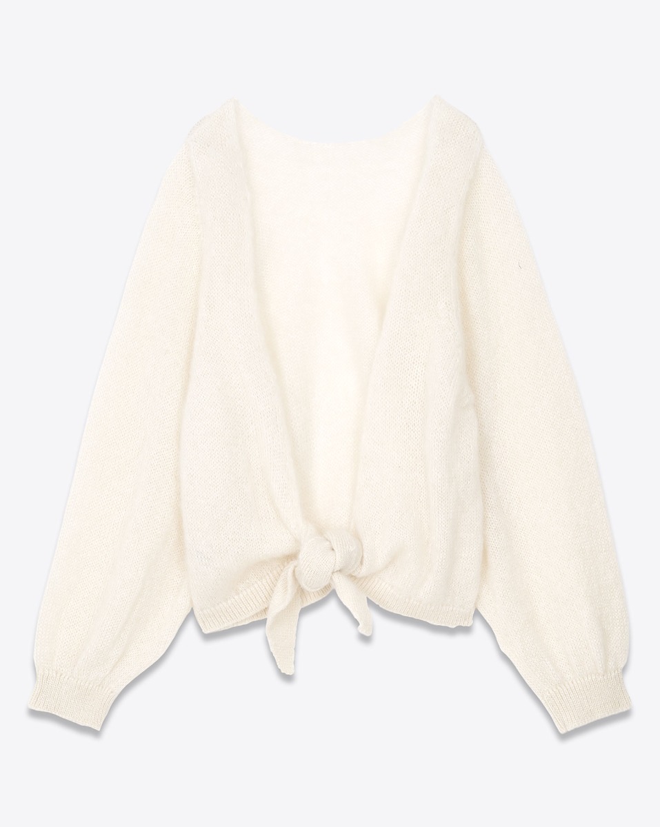 Pull dos-nu Mikuta en mohair écru noué dans le dos. Vue de dos.