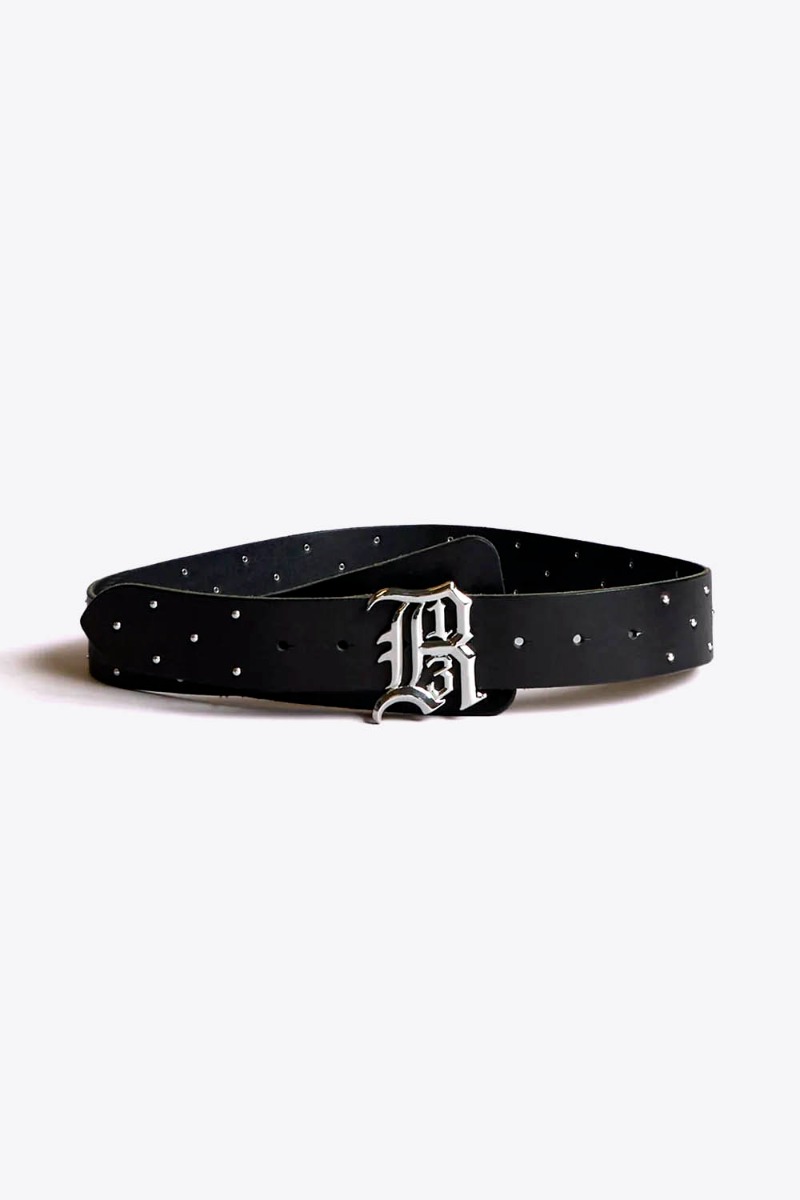 Ceinture Logo Buckle R13 en cuir noir clout&eacute;. Vue de face.