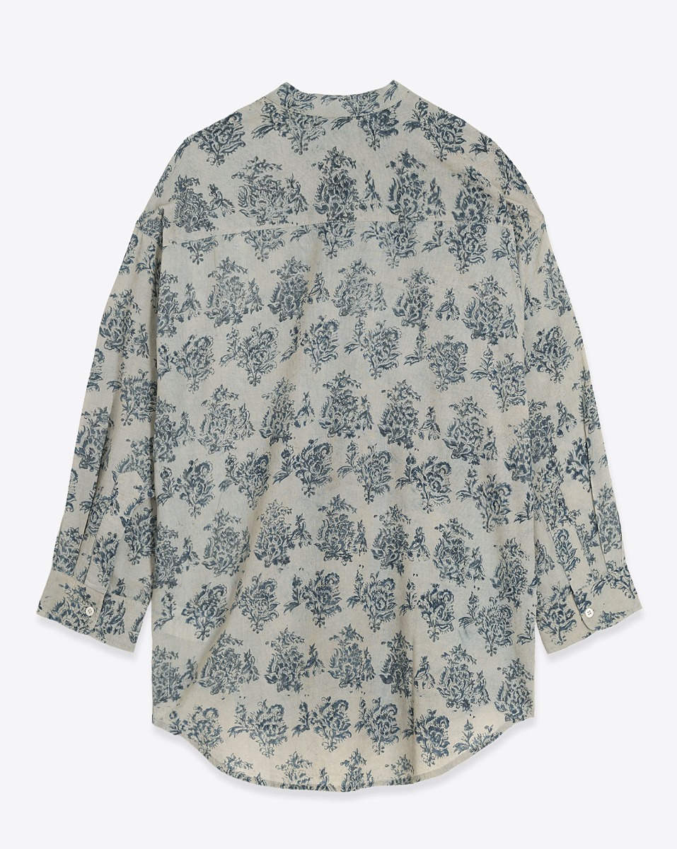 Chemise Pleat Front R13 en coton &eacute;cru imprim&eacute; floral bleu ciel. Vue de dos.