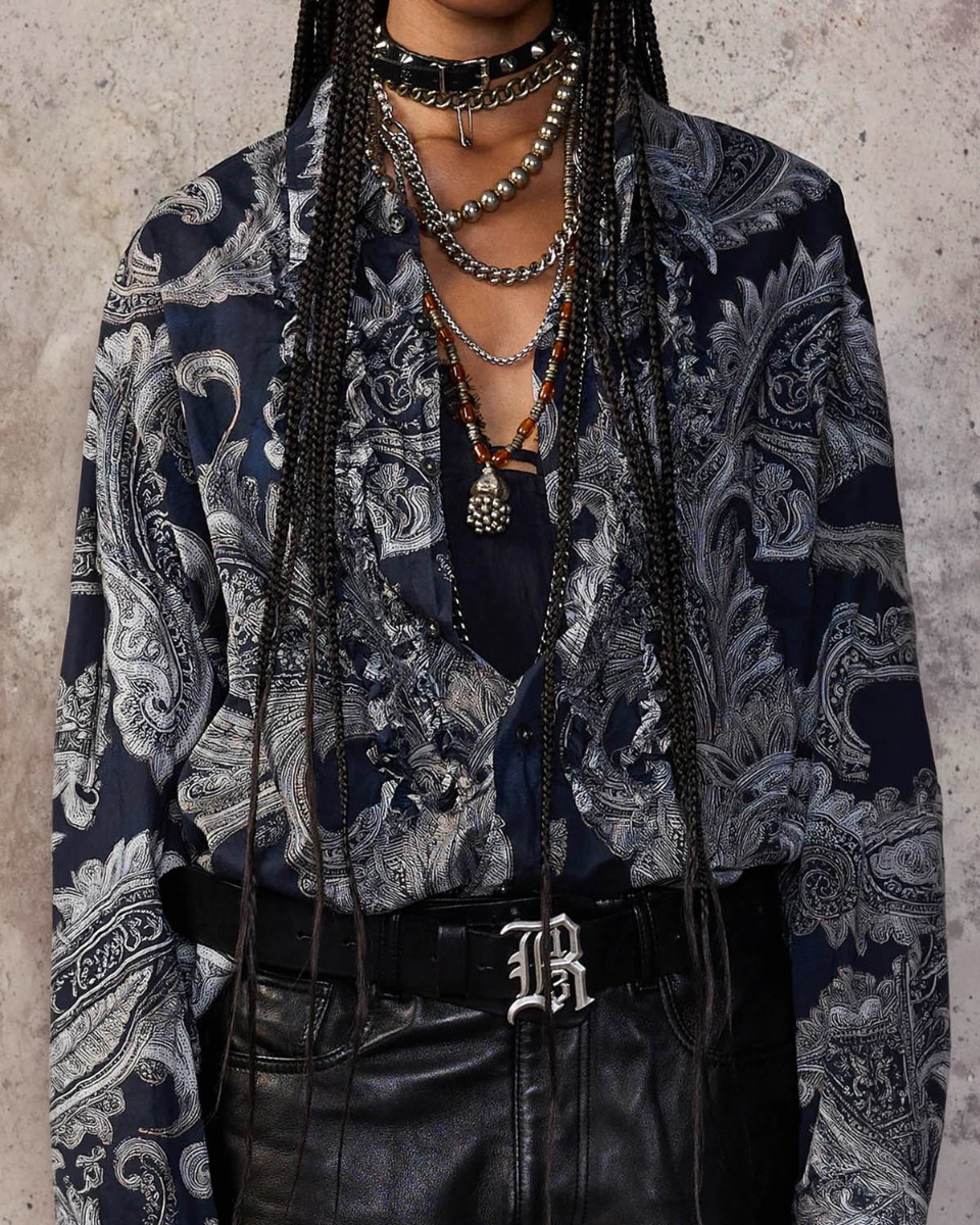 Chemise &agrave; volants Shredded Seam Ruffle shirt R13 en popeline de coton noir imprim&eacute; cachemire &laquo; Black Paisley Multiprint &raquo;.