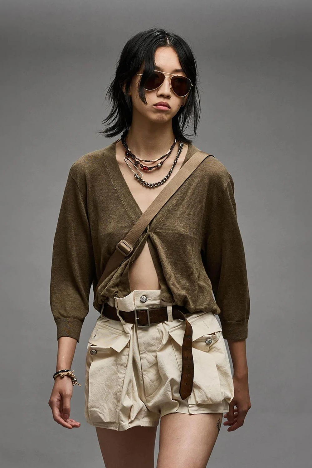 Gilet court manches 3/4 en lin kaki Balloon Cardigan R13.