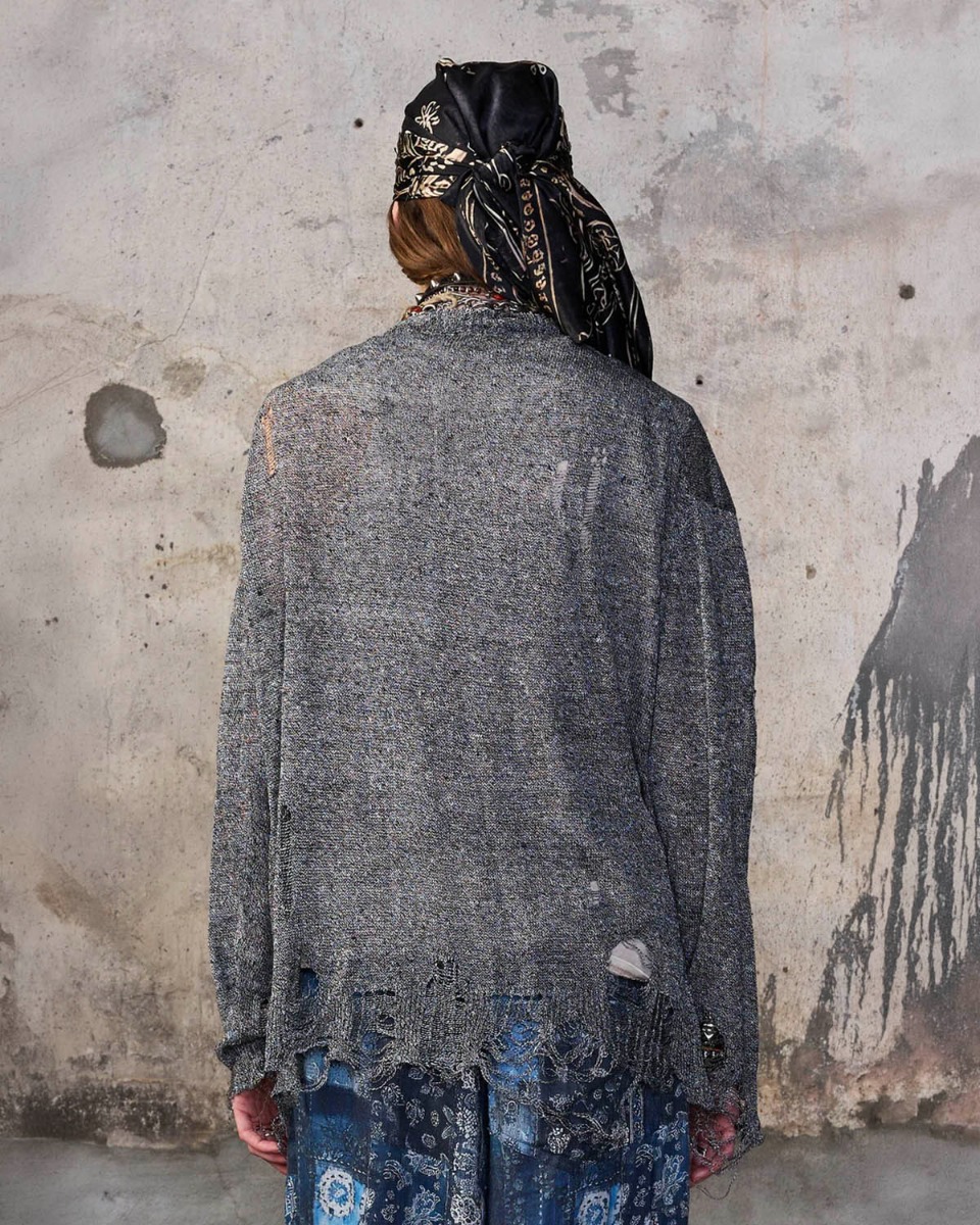 Cardigan Boyfriend R13 en lin d&eacute;maill&eacute; gris chin&eacute;, port&eacute; de dos.