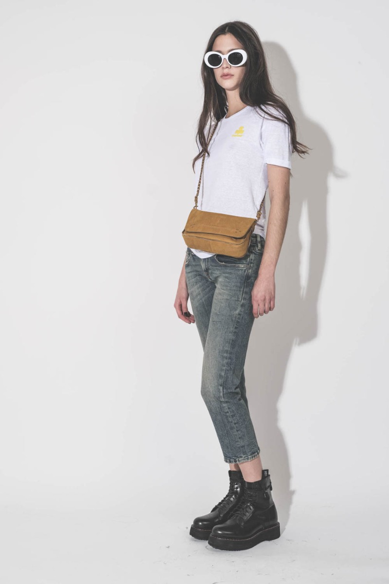 Jean Boy Straight R13 en denim bleu d&eacute;lavage Kelly stretch, port&eacute; de profil.