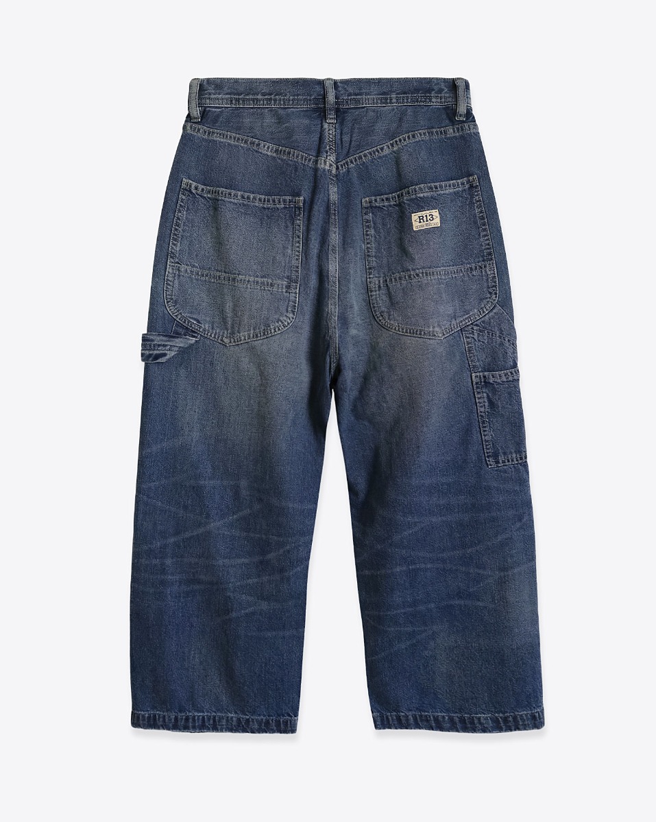 Jean Crop Wide Leg Carpenter R13 en denim bleu d&eacute;lavage &laquo; Depot Blue &raquo;. Vue de dos.