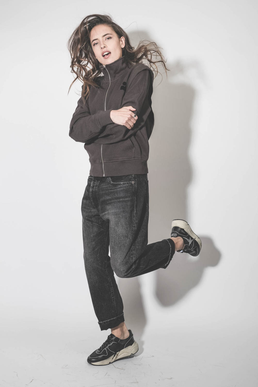 Produit Jean croisé Crossover Kessair Black R13. Porté de profil.
