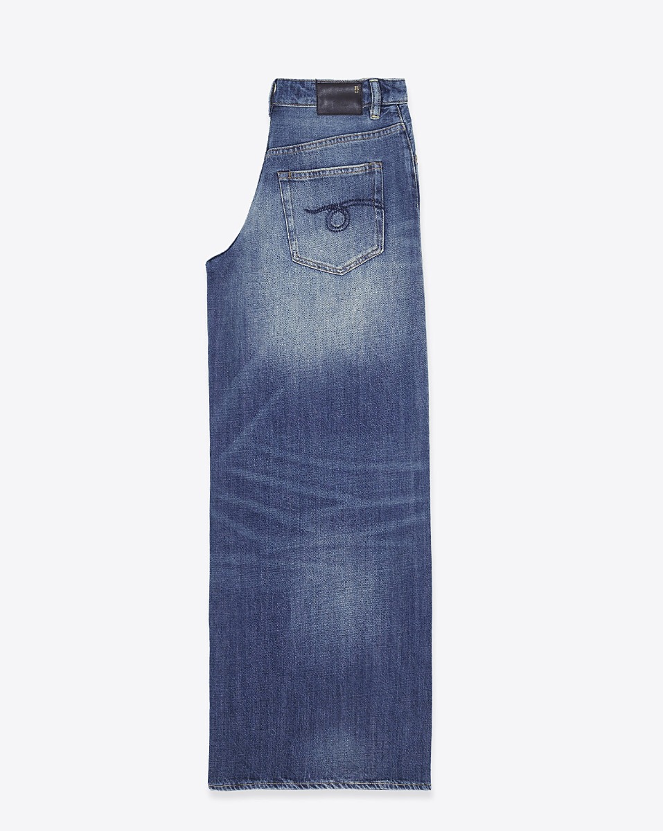 Jean large crois&eacute; Nico Wrap R13 en denim bleu d&eacute;lav&eacute; Raine Blue. Vue de profil.