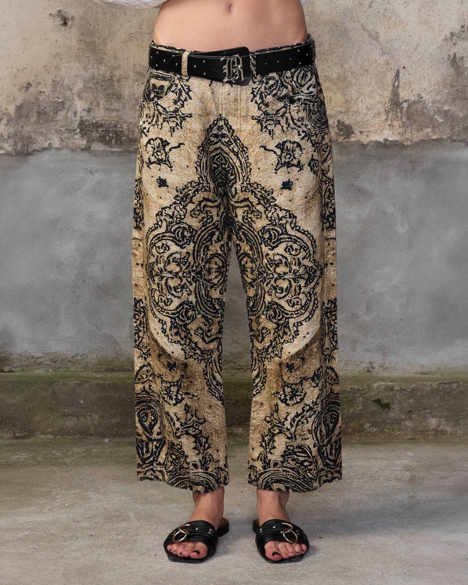 Pantalon 5 poches X-boyfriend R13 en lin imprim&eacute; Bandana beige, port&eacute; de face.