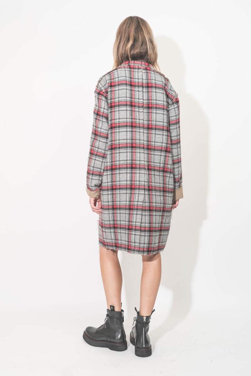 Manteau oversize réversible Raw Cut R13. Plaid Italien double face. Porté de dos.