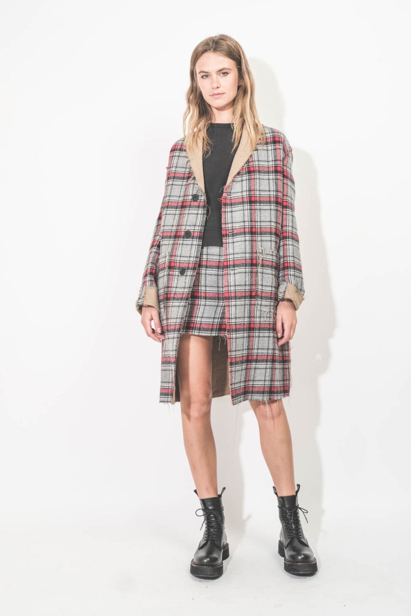 Manteau oversize réversible Raw Cut R13. Plaid Italien double face. Porté de face ouvert.