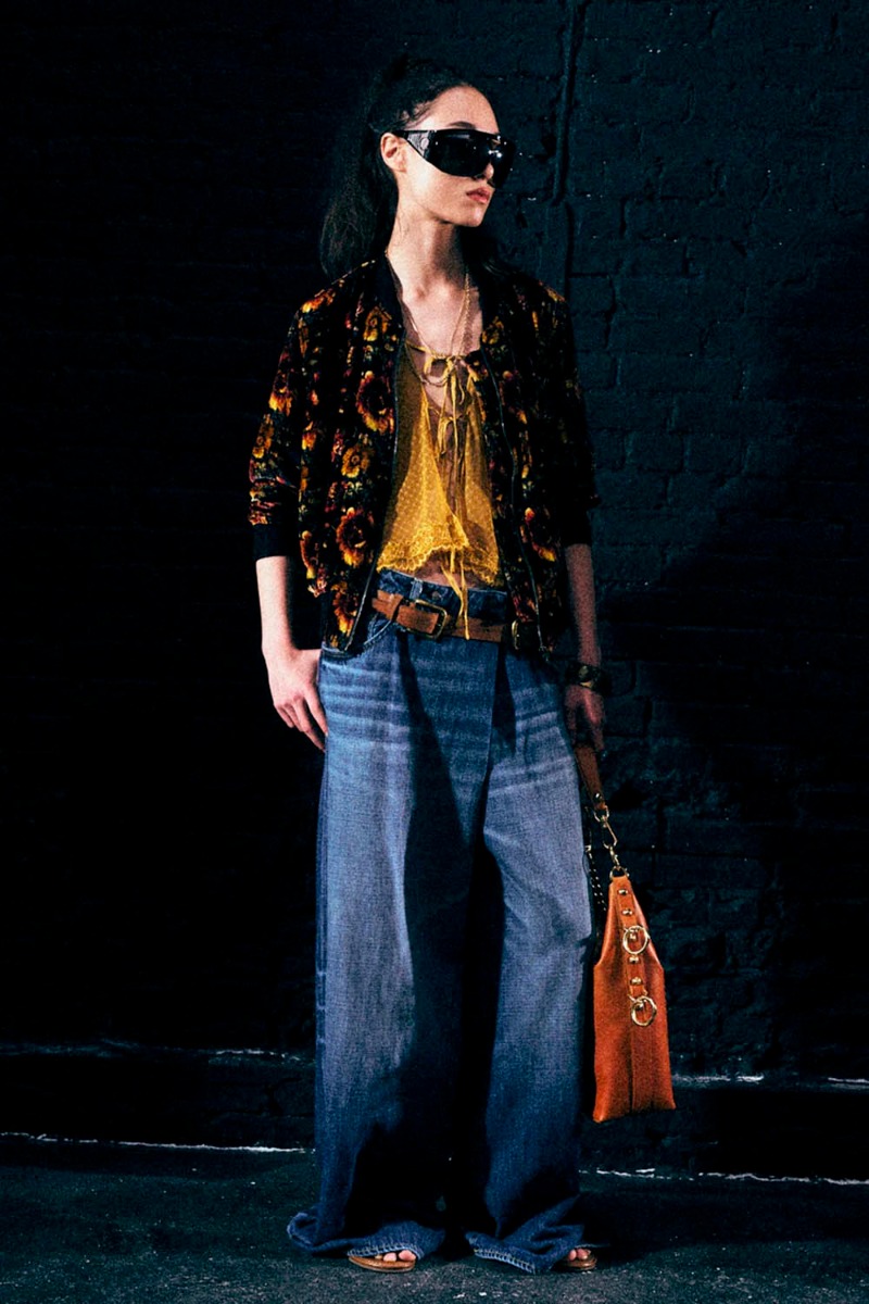 Ceinture double Buckle R13 en cuir marron clair, port&eacute;e de face.