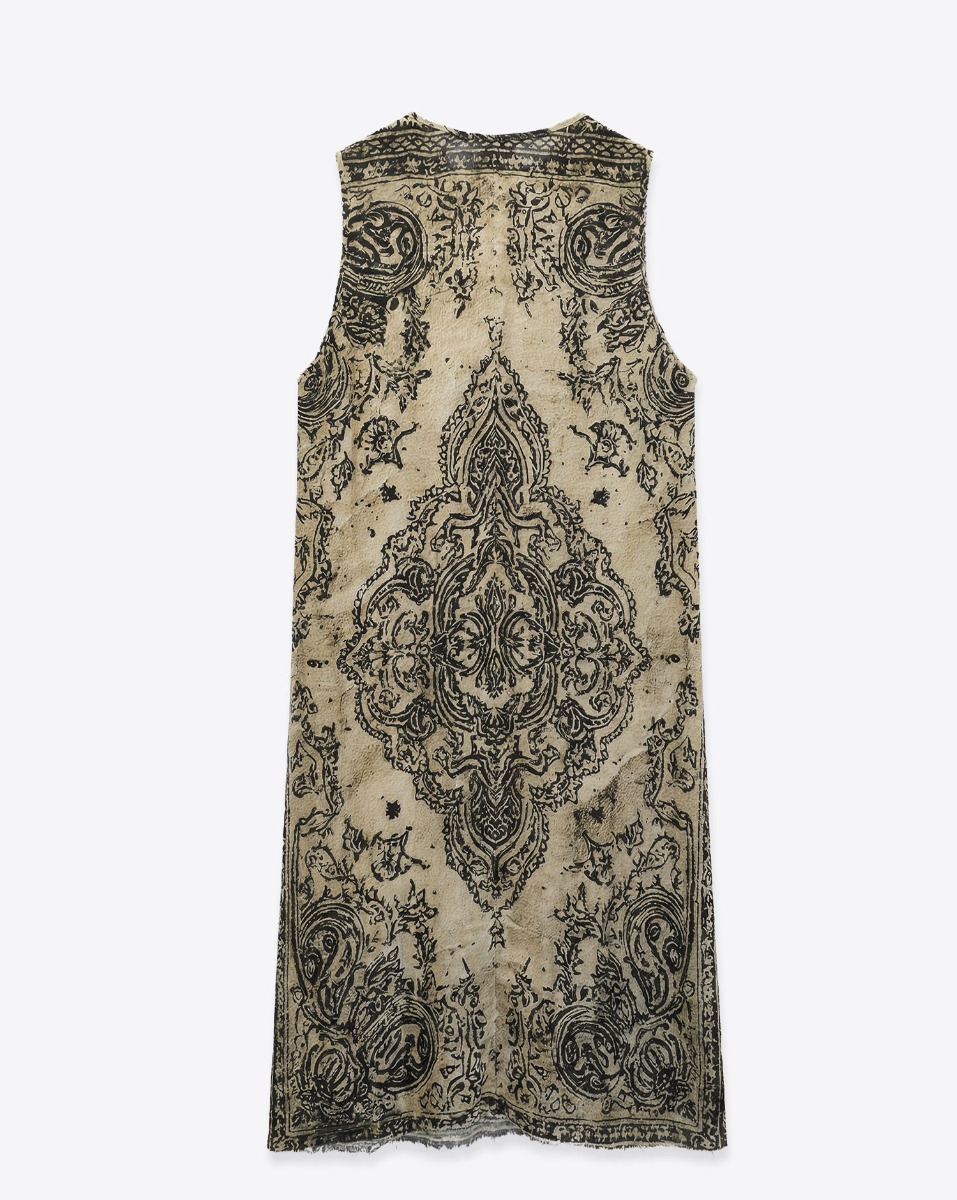 Robe d&eacute;bardeur Knee-length Sleeveless Midi R13 en cupro imprim&eacute; Bandana beige et noir. Vue de dos.