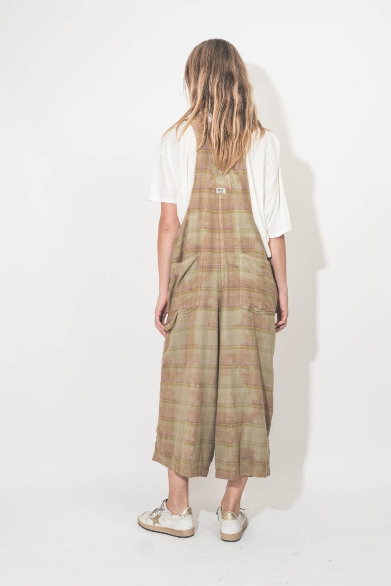 Salopette oversize R13 en coton japonais à carreaux kaki. Portée de dos.