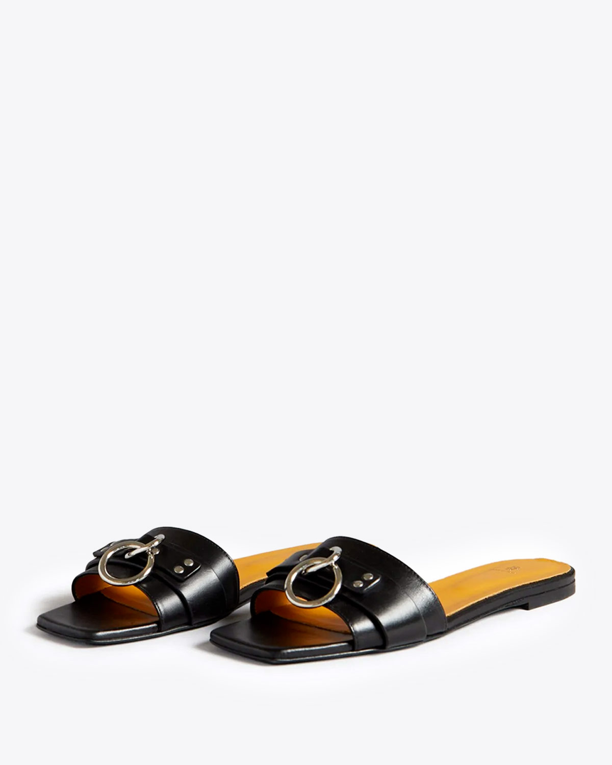 Produit Sandales plates en cuir noir avec anneau en métal argent Sid Harness Slide R13.