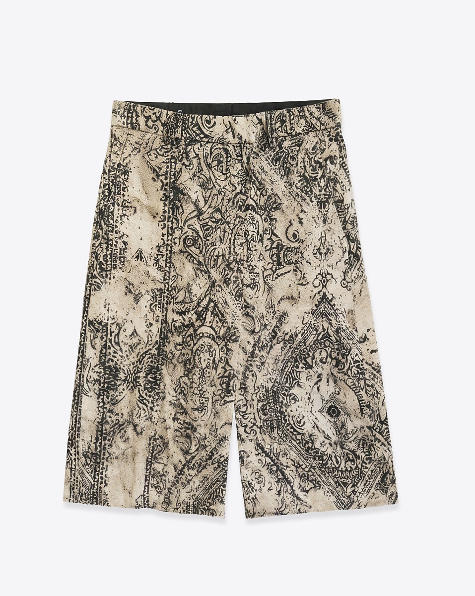 Short long Crossover Oversized R13 en lin imprim&eacute; Bandana beige et noir. Vue de face.