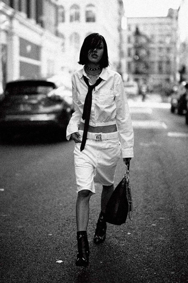 Short bermuda Janis R13 en coton blanc &laquo; Aerin white &raquo;, port&eacute; de face.