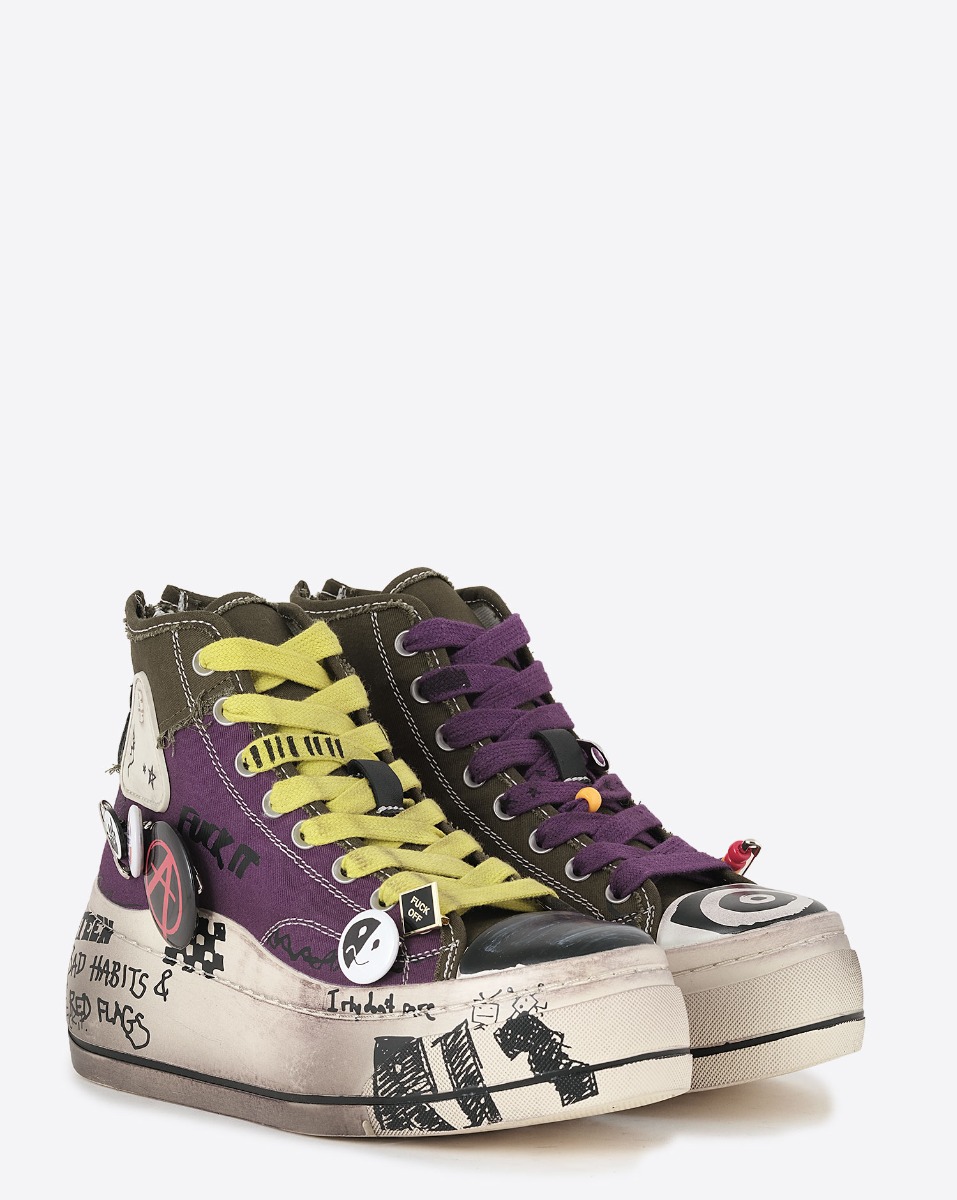 Sneakers Kurt R13 en toile kaki et violette customis&eacute;es. Vue de face.