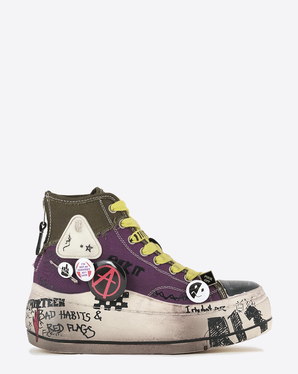 Sneakers Kurt R13 en toile kaki et violette customis&eacute;es. Vue de profil.