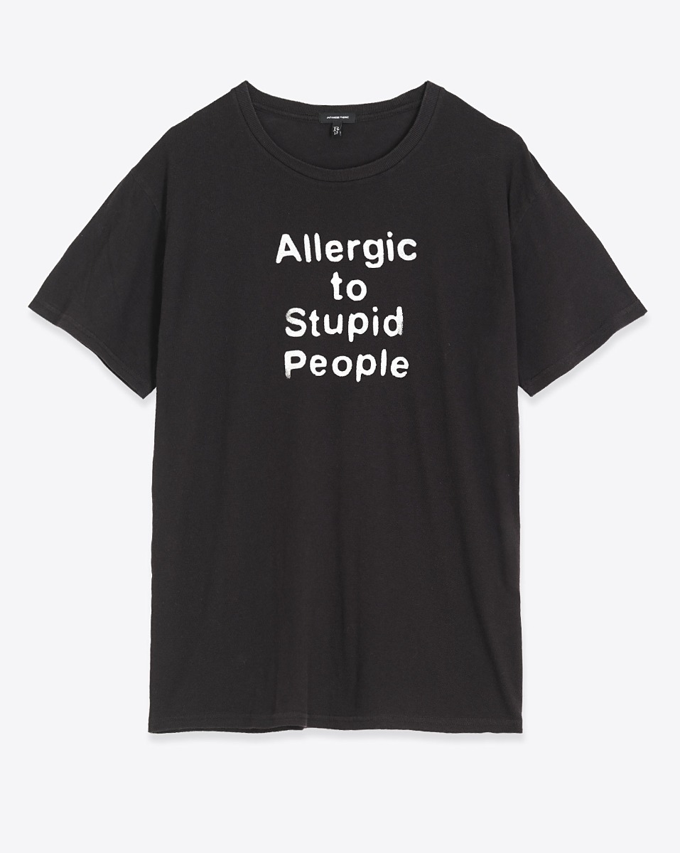 T-shirt R13 Boy T en coton et cachemire noir, s&eacute;rigraphie blanche &laquo; Allergic to Stupid People &raquo;. Vue de face.
