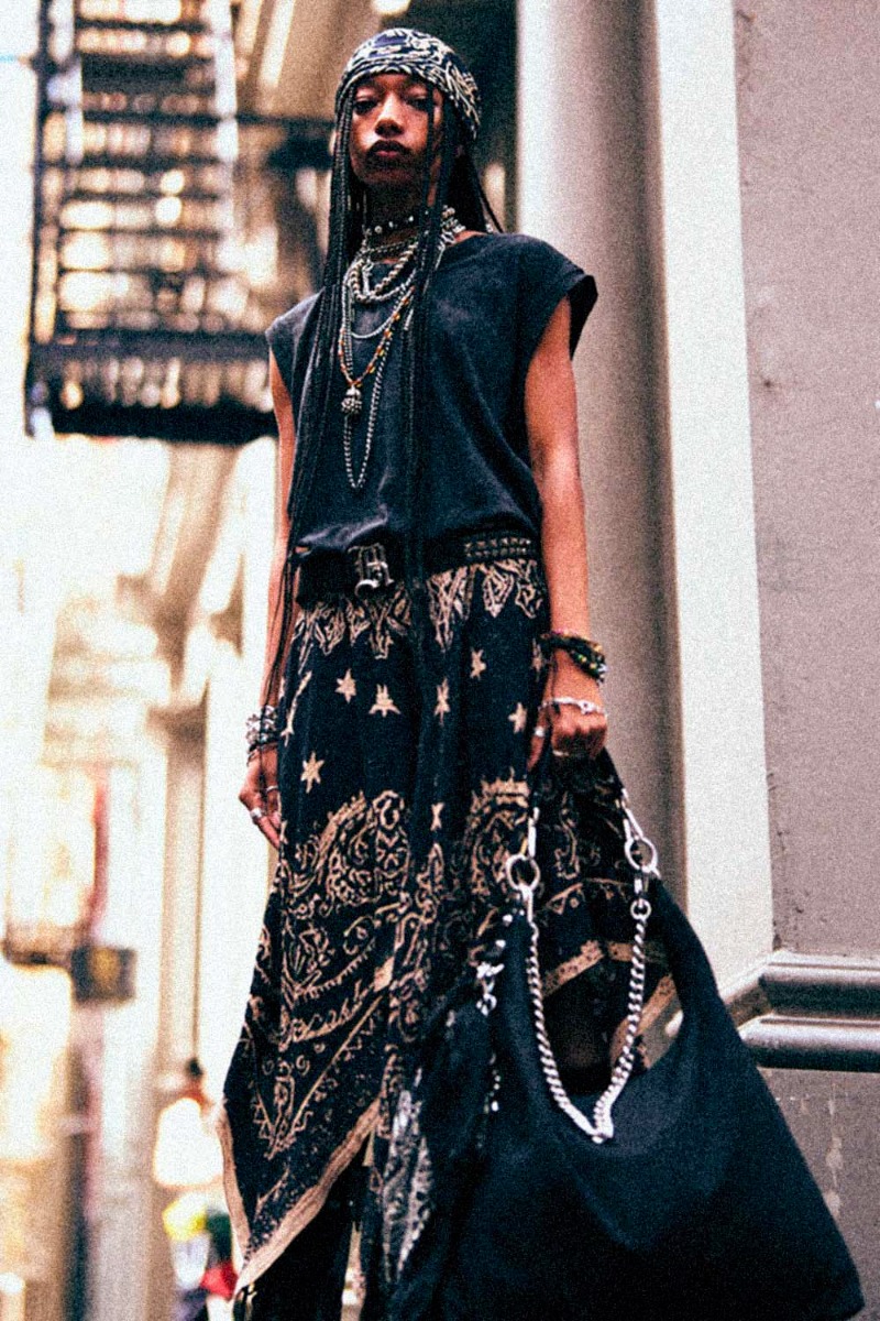 T-shirt Sleeveless T R13 en coton et cachemire noir d&eacute;lav&eacute;, port&eacute; de face.