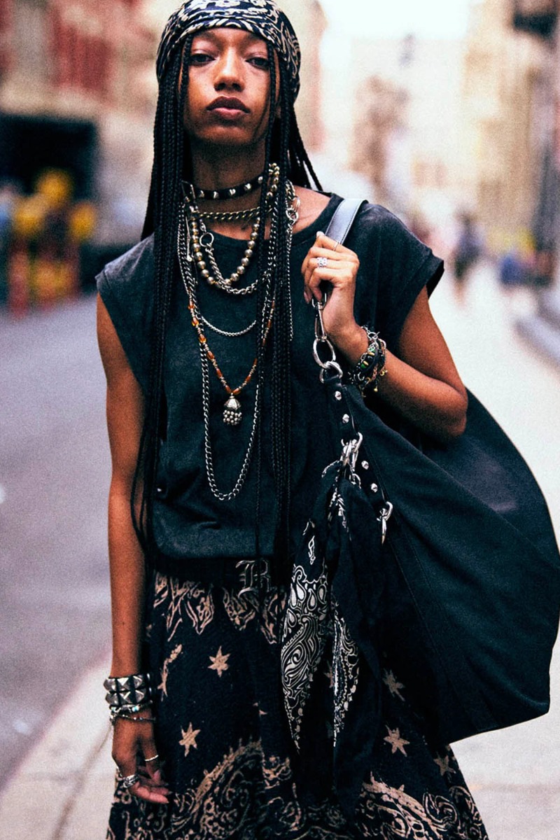 T-shirt Sleeveless T R13 en coton et cachemire noir d&eacute;lav&eacute;, port&eacute; de face.