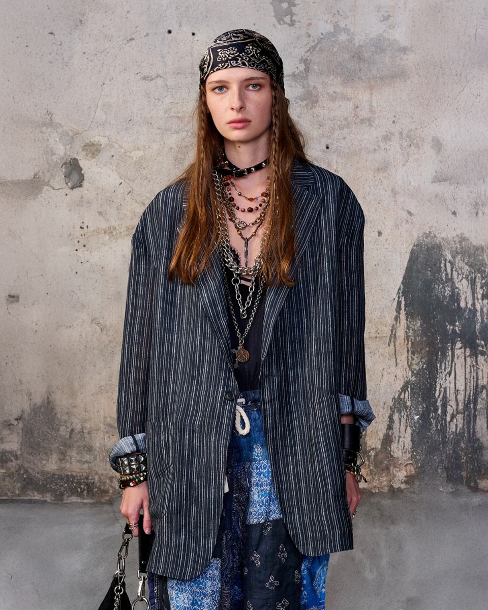 Veste Elongated Oversized Ragged Blazer R13 en lin ray&eacute; gris fonc&eacute;, port&eacute;e de face.