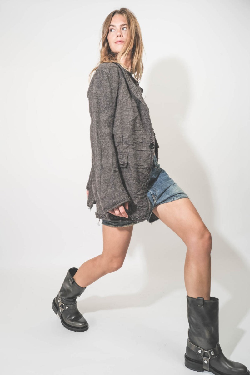 Veste Frayed Edge Ragged Blazer Dark Grey Plaid R13. Portée de profil.