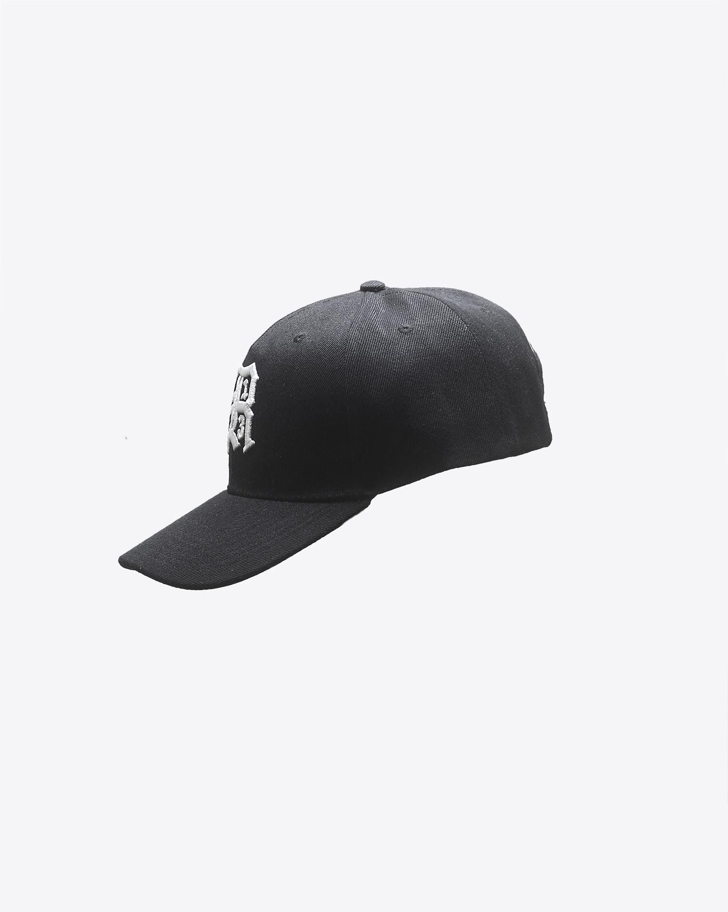 Casquette de baseball en toile noire brodé R13 devant r13