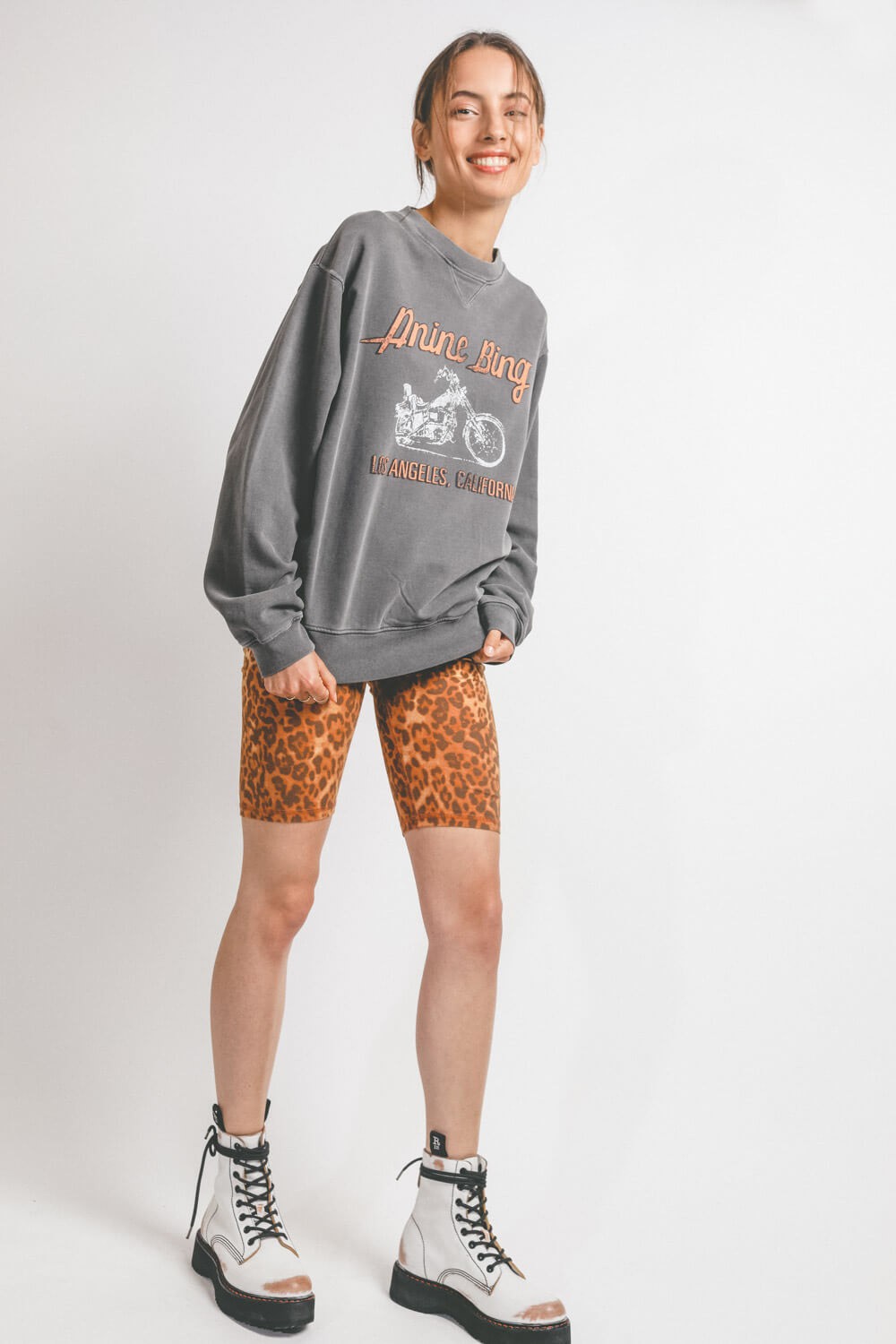 Image du produit Ragdoll LA Biker Shorts – Bronze Leopard  - porté