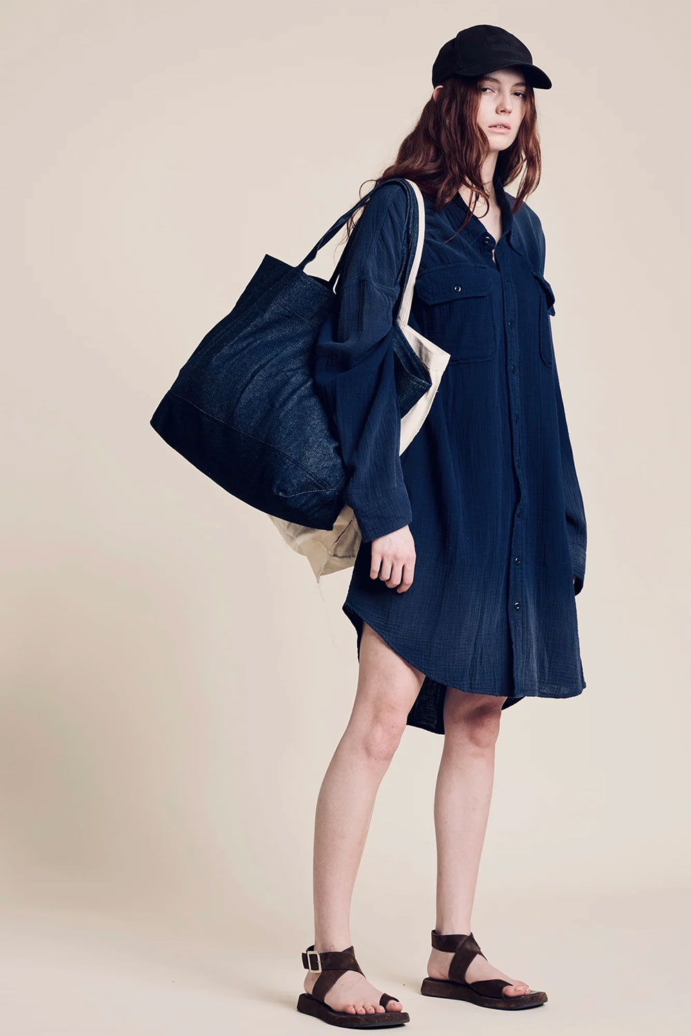 Produit Robe Chemise Denimist en coton bleu. Vue porté. 