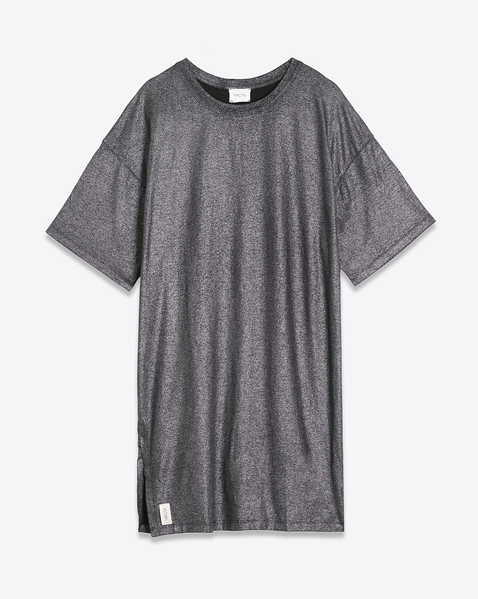 Robe T-shirt Mikuta en jersey lamé argent. Vue de face.